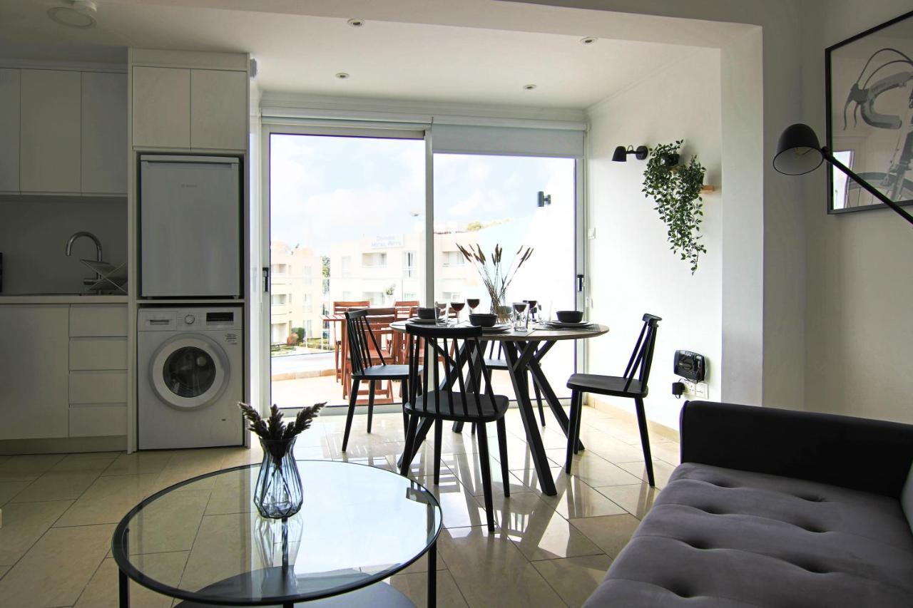 Phaedrus Living Seaside Junior Suite Lighthouse 63 Paphos Exterior foto