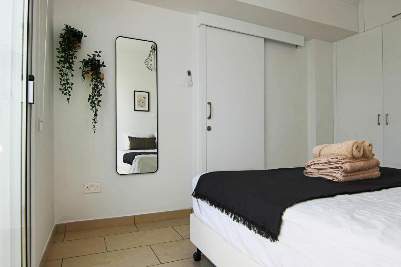 Phaedrus Living Seaside Junior Suite Lighthouse 63 Paphos Exterior foto