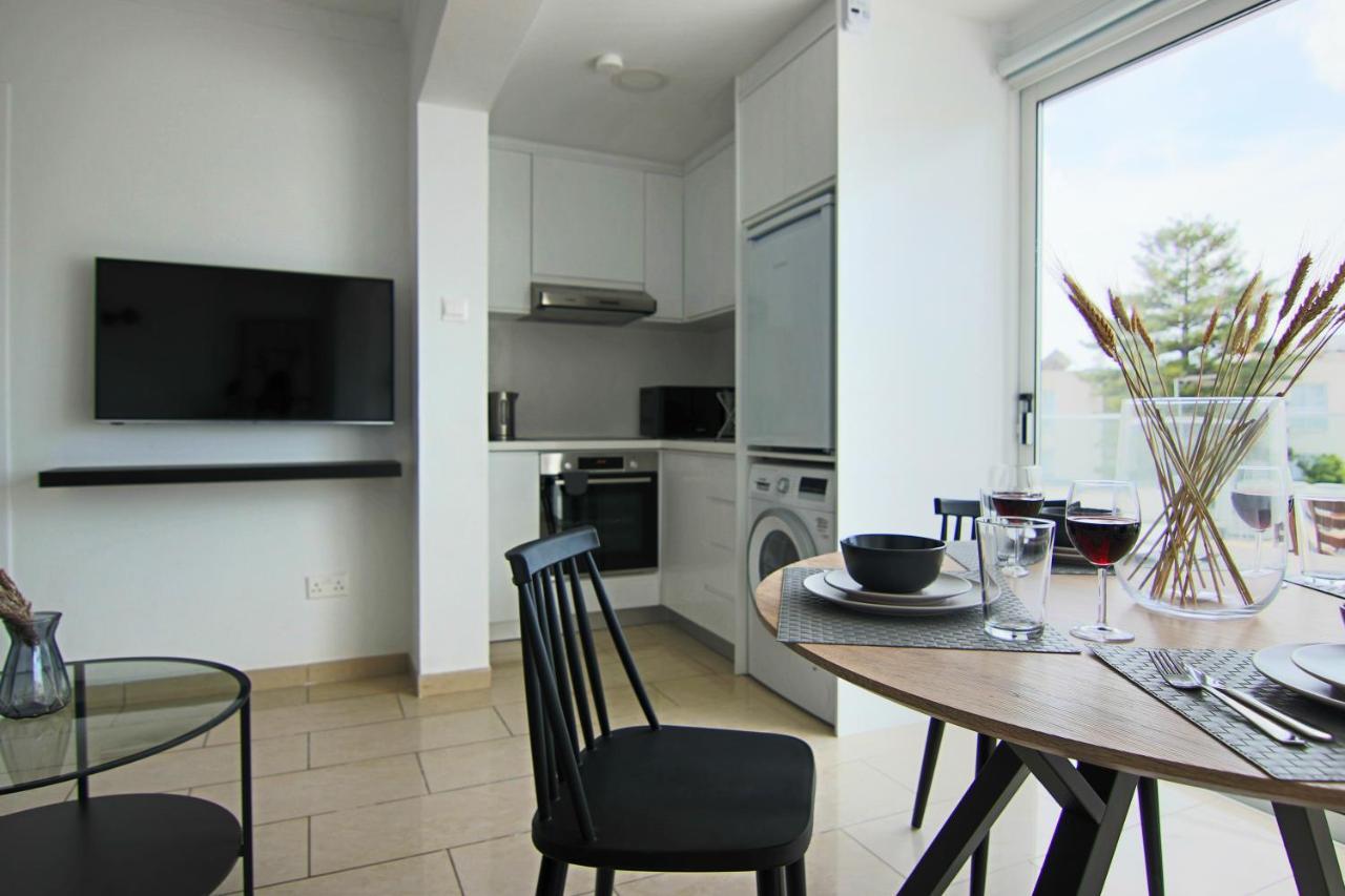 Phaedrus Living Seaside Junior Suite Lighthouse 63 Paphos Exterior foto